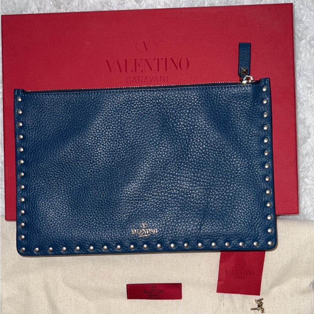 $795 Authentic Valentino Rockstud Studded Gavarani Flat Pouch Blue Clutch Bag